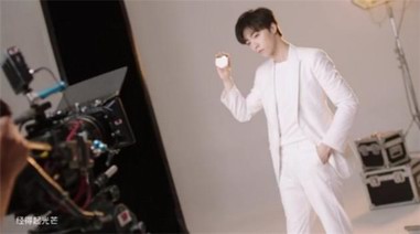 CEMOY攜手陳立農(nóng) 共推新品白月光：無畏白晝灼熱刺目 溫柔凝結耀白月光