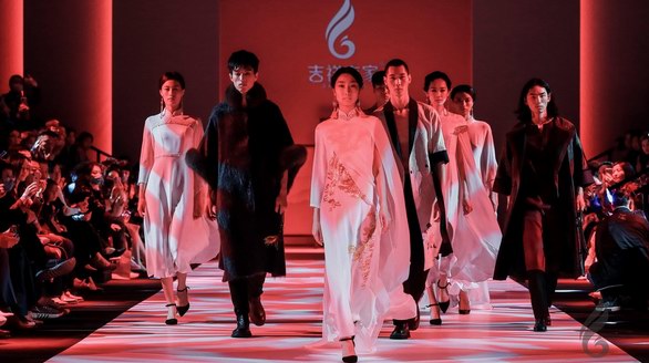 吉祥衣家-玄蔚華實丨上海國際時裝周2021AW新品發(fā)布會圓滿落幕