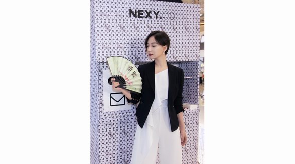 NEXY.CO代言人王珞丹空降重慶，打卡綠色星球限時快閃店
