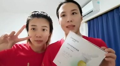中國跳水“夢之隊”連戰連捷 冠軍場下也是個愛美女孩兒