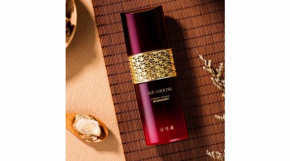 三效抗初老，片仔癀牌凝時素顏緊致精華還你緊潤彈美肌