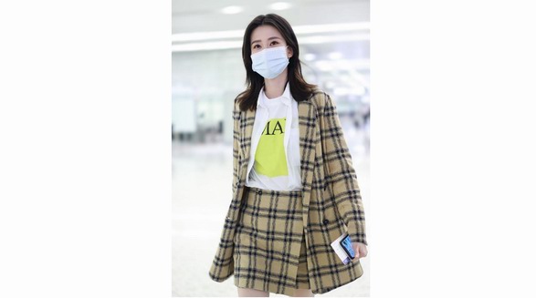 格子元素的學院風如何搭配時髦又減齡？喬欣這樣穿就對了