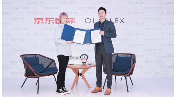 OLAPLEX與京東國際達成戰略合作 中國區品牌大使INTO1-周柯宇亮相簽約會
