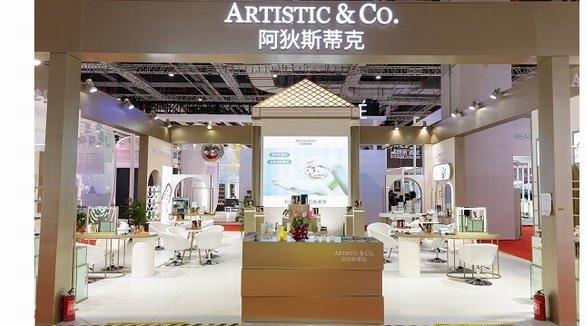 ARTISTIC&CO.阿狄斯蒂克首次亮相進博會，宙斯男士美容儀引關注