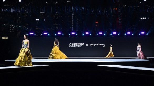 廣州國際輕紡城攜手張肇達 聯名大秀閃耀“數字時尚夜”