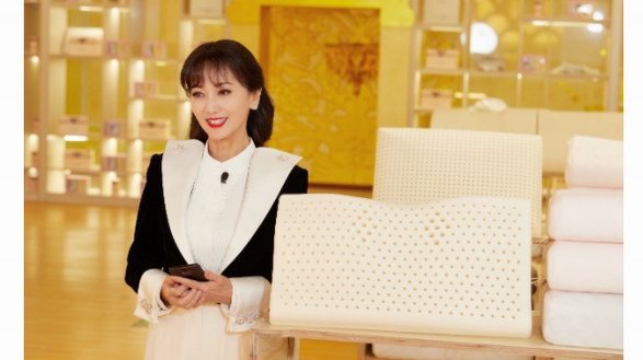 賽莎夢Saisamorn攜手趙雅芝開啟泰國溯源專場直播，詮釋乳膠健康影響力！