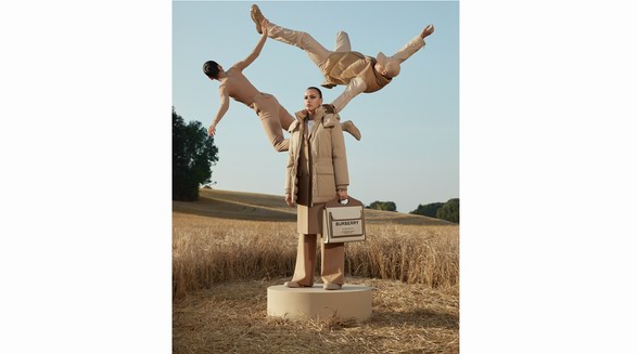 Burberry隆重推出外套系列廣告大片
