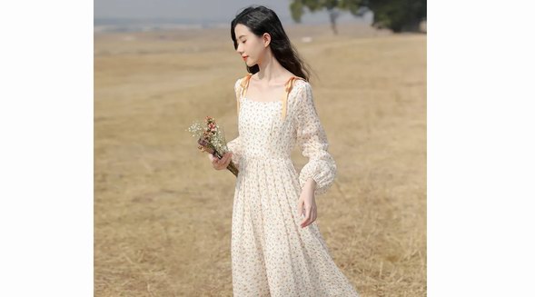 夏天出門玩穿什么衣服好看？露背、碎花、格子都可以大膽穿起來