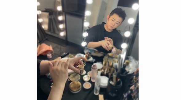FABLOOX馥碧詩亮相上海時裝周：彩妝教父李東田“現身說法”