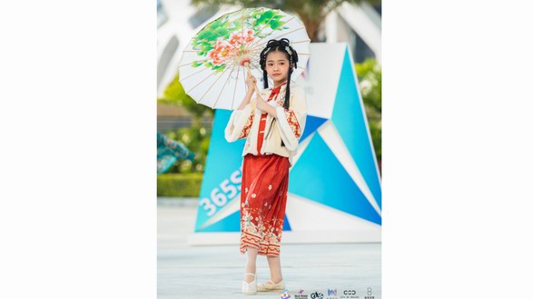 “蜀紅冠天下”國際漢服設計大賽優秀作品巡演澳門落幕