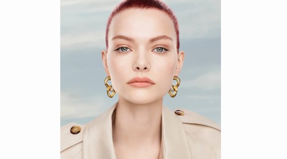 全新 Burberry 風衣粉底液 24小時全天候高能持妝