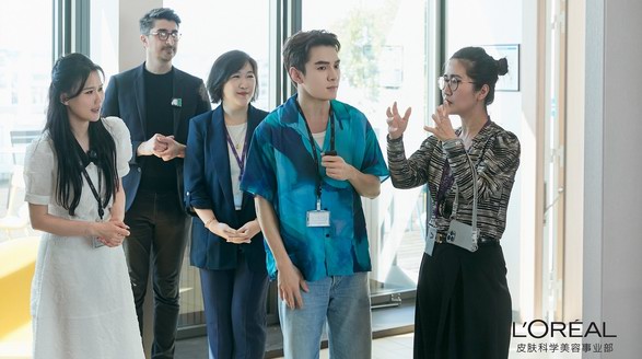 李佳琦到訪歐萊雅皮膚科學美容事業部法國總部 開啟皮膚科學探尋之旅
