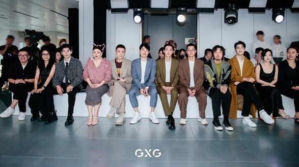 區別商務古板和運動隨意，GXG重新定義中國青年通勤時尚
