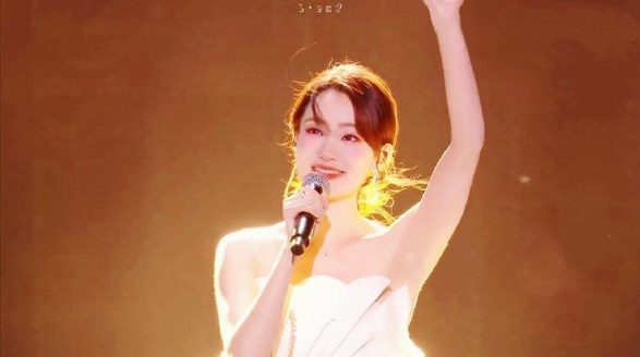 連風都偏愛張小斐：真是美到發光，美是真的，冷也是真的