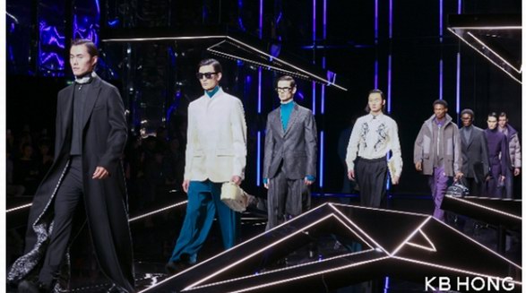 勁霸男裝第6次登陸米蘭時裝周官方日程，“來自2080的收藏家”帶你一起時空穿行