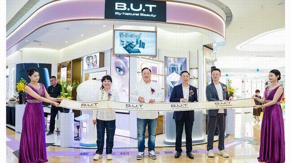 東森集團總裁王令麟蒞臨上海新世界城 出席B.U.T全國首店開業儀式