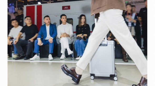 陳偉霆出席奧康“舒適之履”新品發布秀，解鎖運動皮鞋3.0的舒適密碼