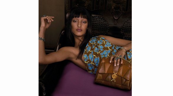 VERSACE 2025春夏系列，于斑斕色彩中迸發盎然生機