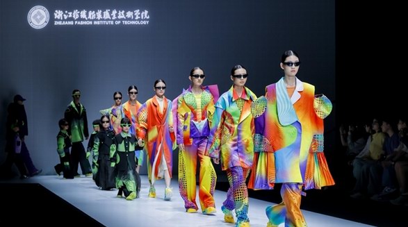 浙江紡織服裝職業技術學院時裝學院2025屆畢業大秀閃耀中國國際大學生時裝周