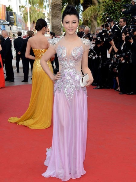 2012戛納紅毯秀 女星服裝大比拼_中國內地新晉人氣女星陳廷嘉