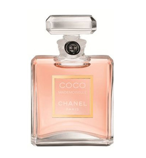 早已成為俏麗、獨立與迷人女性最佳代言香水的香奈兒摩登COCO（COCO MADEMOISELLE），自2001年由香奈兒第三代鼻子 Jacques Polge 創作問世以來，至今仍持續散發誘人韻味，擄獲全世界女人的心。全新推出的香精15ml版本，讓我們得以一窺摩登COCO私底下令人一見傾心的魅力特質。隨時隨地散發令人難以抗拒的魅力誘惑，摩登COCO香精方便隨身攜帶，讓女性隨心所欲施展魅力。