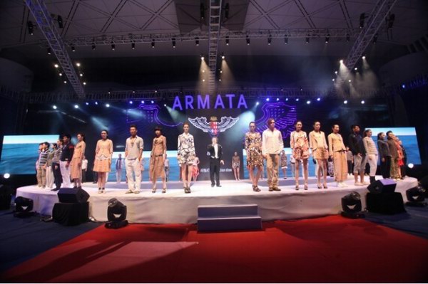 ARMATA中國區(qū)旗艦店開幕，亞曼答主題為“啟航”的2012 ARMATA魅力時(shí)尚秀