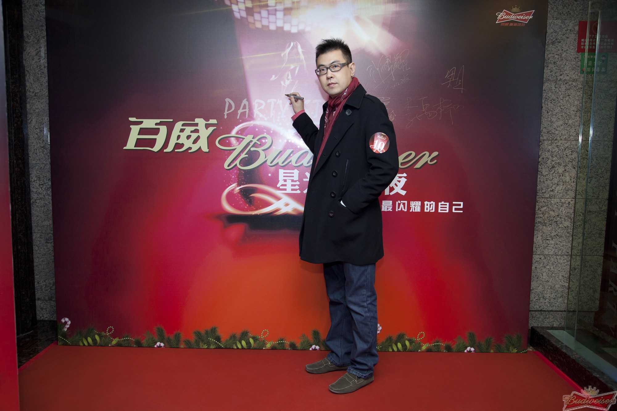 百威Party Star:10號派對達人與時俱進的奢侈品文化體驗傳播者。中國最早的互聯網奢侈品門戶-搜狐品質頻道創建者，媒體+大時尚概念電商+sns的踐行者 來自時尚集團的時尚老干部@陳暉-麻辣時評 老師