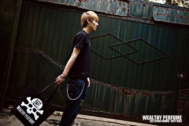 潮流設計集團WP主理的大人氣品牌WEALTHY PERFUME發布了 12 SPRING/SUMMER LOOKBOOK