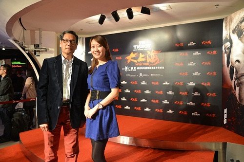 香港金銀業貿易場辦事處行政總裁盧琪昌先生與中國北方市場部 Lana 合照