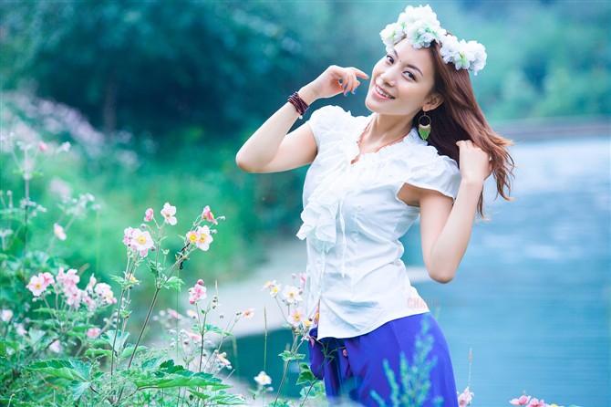 著名音樂人古格為達娃卓瑪量身打造《美在白馬》