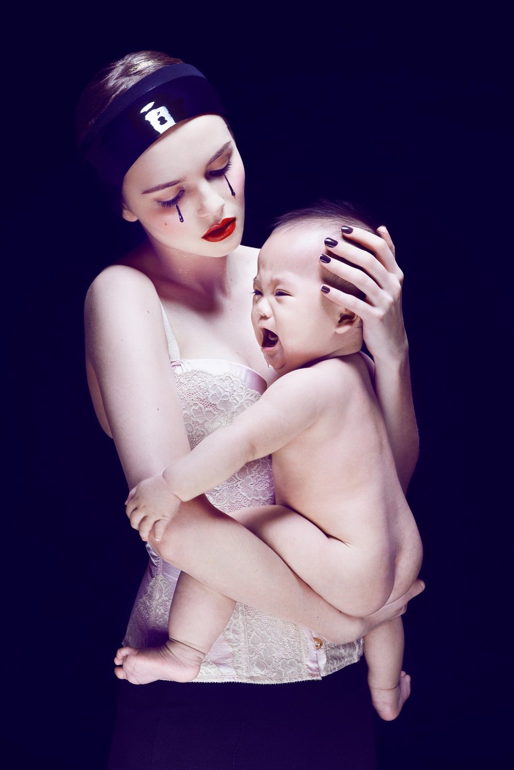 要潮流 不要污流——《潮流•污流》受害者時(shí)尚妝容大片