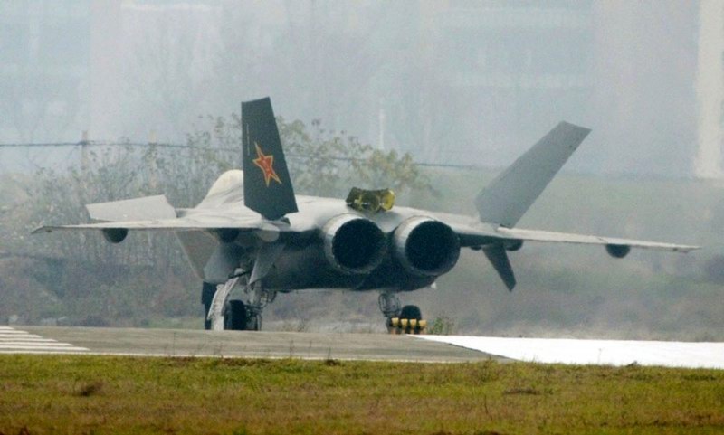 殲20圖片:殲20戰斗機資料圖片  中國殲20最新消息 J-20性能參數