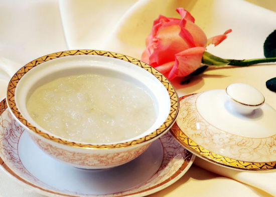 燕窩與雪蛤都是對女性大利的補(bǔ)品