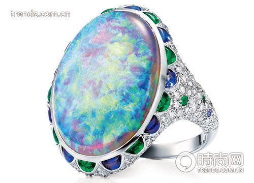 Tiffany & Co. 鉑金鑲祖母綠、鉆石、藍寶石及11.95 克拉橢圓形貴黑歐泊戒指