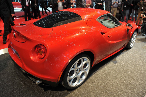Alfa Romeo 4C 跑車量產版現身日內瓦車展