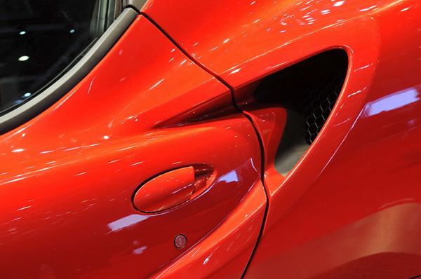 Alfa Romeo 4C 跑車量產版現身日內瓦車展
