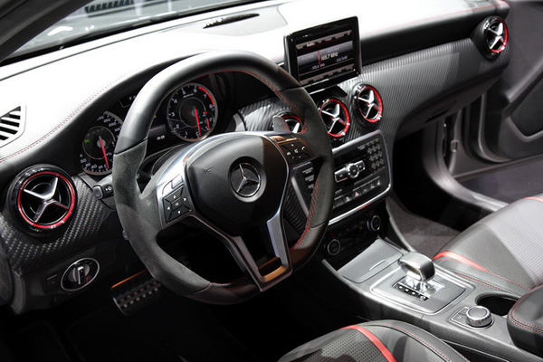 奔馳于日內瓦車展發表「A45 AMG」高性能掀背車
