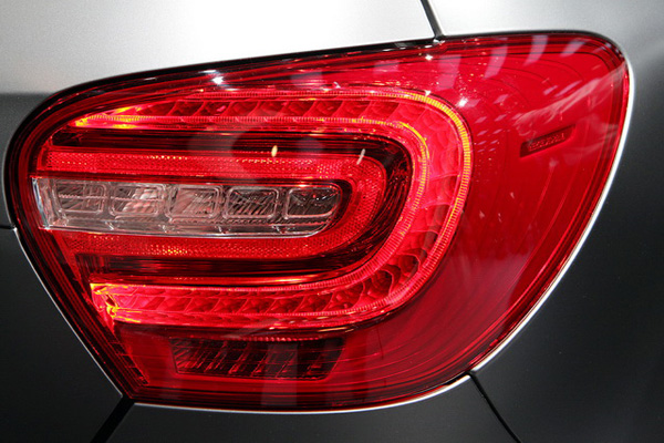 奔馳于日內瓦車展發(fā)表「A45 AMG」高性能掀背車