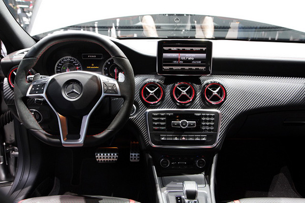 奔馳于日內瓦車展發(fā)表「A45 AMG」高性能掀背車